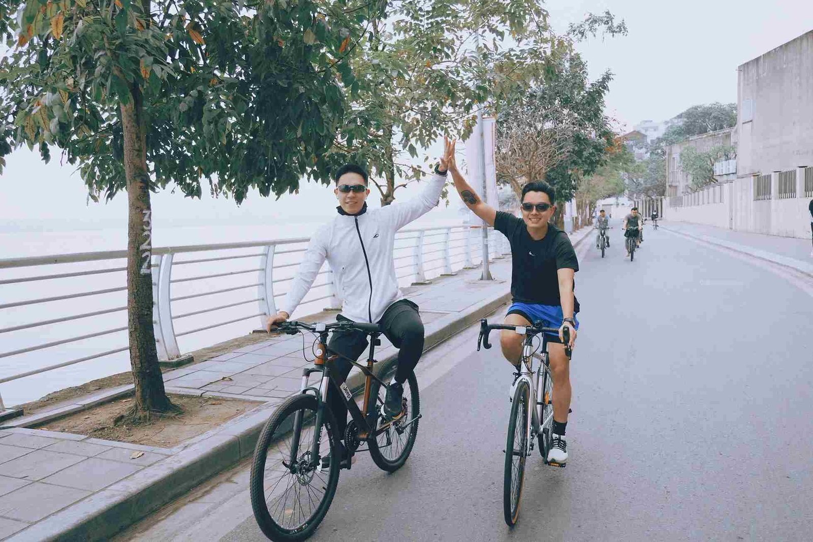 Hanoi Cycling Day Tour Chem Tay Tuu Dong Ngac